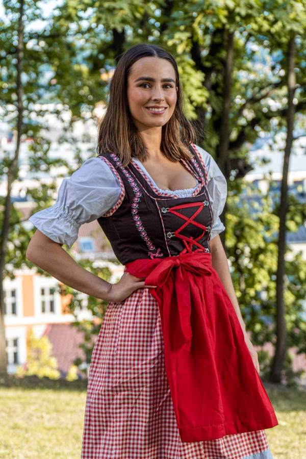 Julia Dirndl 1 Julia Dirndl