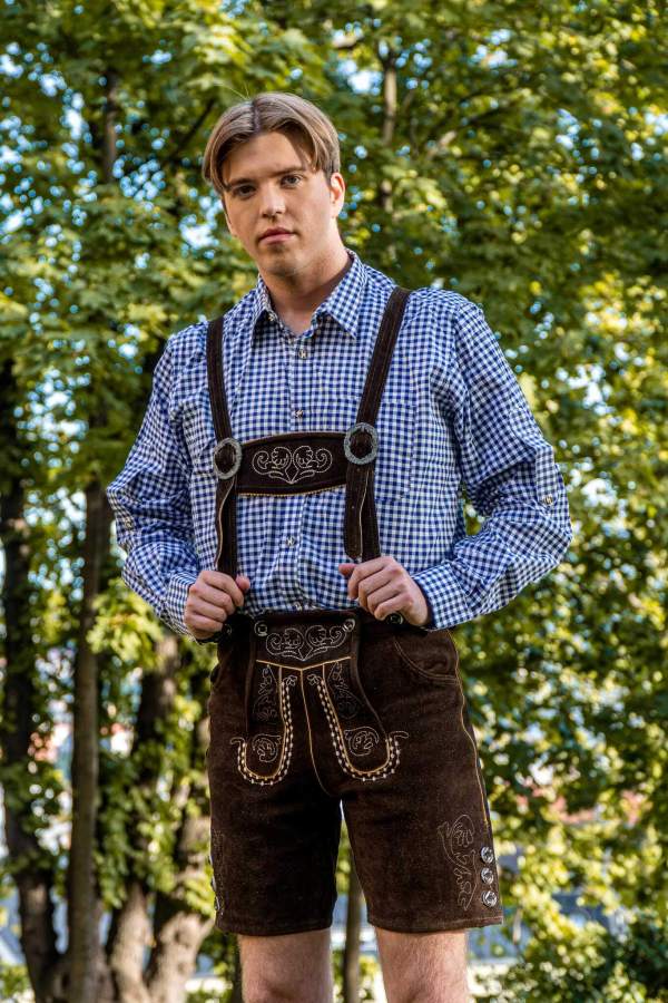 Karl Lederhose i Mørkere Skinn